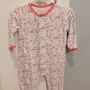 EUC Magnetic Me Onsie